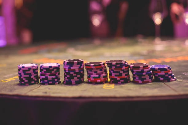Live Bingo card with daubed numbers and pattern progression indicator